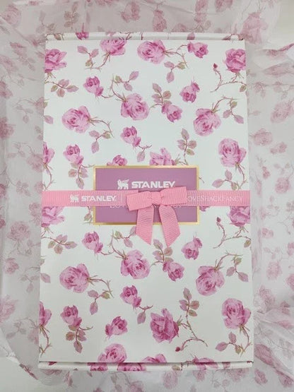 Stanley x LoveShackFancy Ribbon Rosa Quencher H2.0 – 40 oz